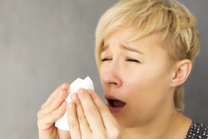 くしゃみでわかる性格診断　小さくする人は人見知り！