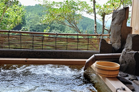 5月は「温泉」の写真で金運アップ！　風水師がオススメする開運壁紙