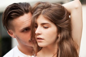 「ツンデレ」を活用した、恋愛で好感度の高いギャップを与える心理術