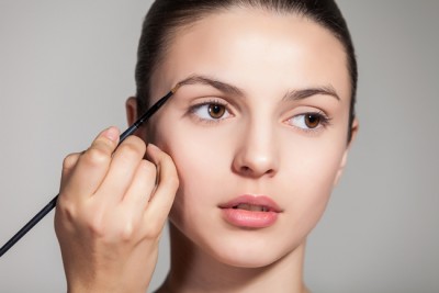 眉のかたちで性格診断　太眉の人はパワフル、薄眉は一人ぼっちになりやすい！