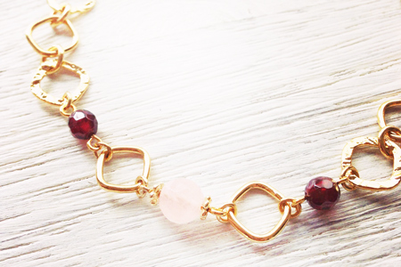 【プレゼント】恋をサポートしてくれるパワーストーンブレスをプレゼント！