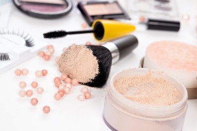 【断捨離風水】古い化粧品を取っておくと老化が早くなる