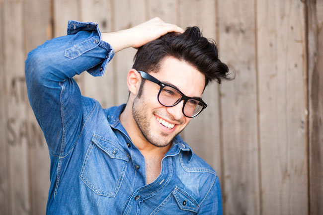 しぐさでわかる男のウソの見抜き方4選　口元を触るのはウソついているとき！