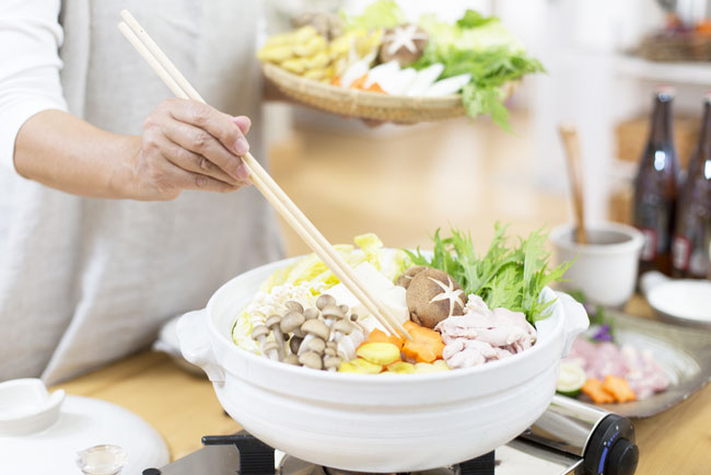 12星座【鍋奉行】ランキング　蟹座は母親レベルの世話焼きをする鍋奉行！