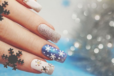 恋をかなえるクリスマスネイル　人差し指に星モチーフ！