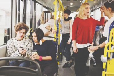 【心理テスト】バスの座席でわかる惹かれる男性