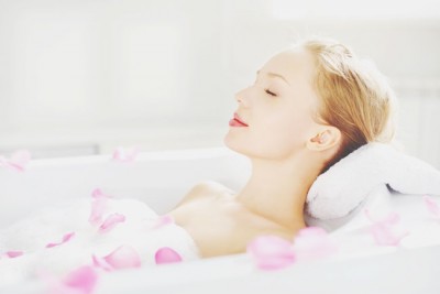 【場所×方位で開運風水】南東のバスルームは恋愛運アップ！　小花柄にアイテムを取り入れて