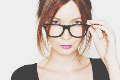 恋の出会いを招くメガネの選び方