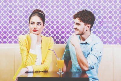 「座る」行為で相手の気持ちを探る方法