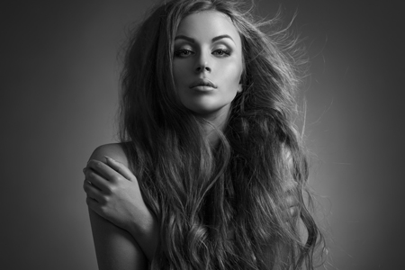 【心理テスト】女性の髪の色は何色？　答えでわかる心の憂鬱度