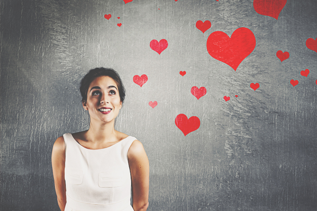 【心理テスト】真ん中、通路、後ろ、窓際……座る場所でわかる恋がうまくいく相手の年齢