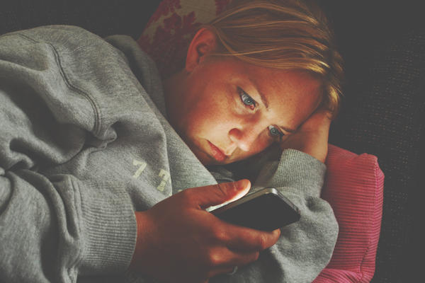 10の質問でわかる【スマホ依存度】生活を支配されてない？