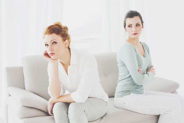 【血液型取扱説明書】AB型とは距離感が命！　急接近は嫌われちゃうかも