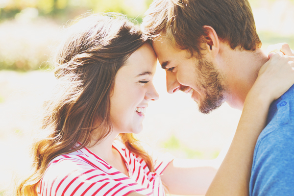 彼との関係をより深めるための心理テクニック　共通の敵を作って団結力を高めて