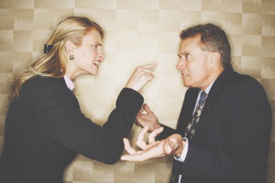 ストレスがたまりやすい人相　額がせまい人は上司と揉めて職場関係に悩みがち！