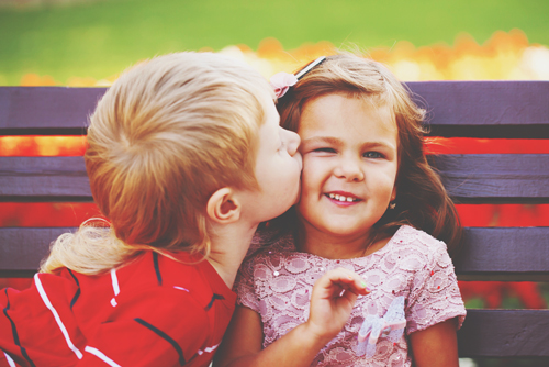 海の帰り際、拾って帰るものは……？　初恋のつまずきがわかる【心理テスト】