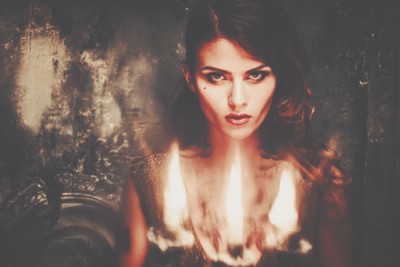 【心理テスト】悩んでいる友への対応でわかるホラーな一面