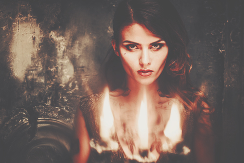 【心理テスト】友達が悩んでいたらどうする？　答えでわかるあなたのホラーな一面