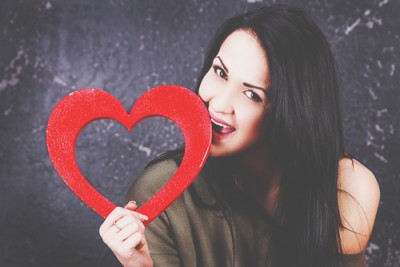 【12星座人生あるある】蟹座は「泣いた数だけキレイになる」と信じたい、当たって砕けろ恋愛観