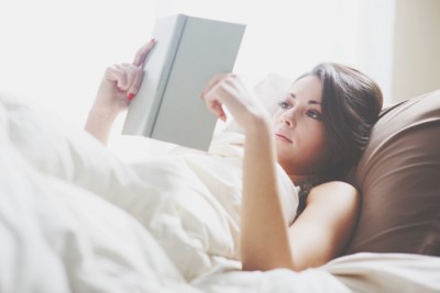 【心理テスト】眠れない夜に読みたい本でわかる、恋が始まらない理由