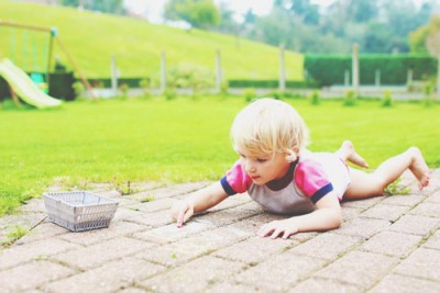 【12星座人生あるある】魚座幼少期は無心にアリを見守る＆熱中症！