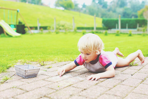 【12星座人生あるある】魚座幼少期は無心にアリを見守る＆熱中症で予想通り発熱！