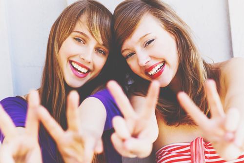 12星座【親友星座】水瓶座は射手座が生涯の友に、ノリよく盛り上がる2人！