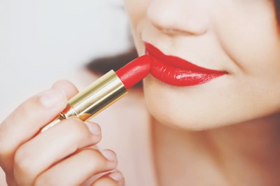 2016年恋を呼ぶメイク　両思いにはピュアレッドのリップ！