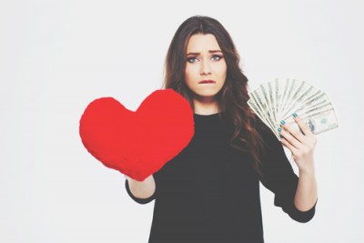 12星座【貢ぎ体質】ランキング　魚座は自信がなくて貢ぐ！