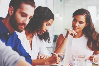 働く女子の集団心理学　相手を操る心理術4選