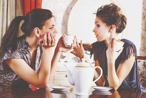 【心理テスト】不倫をしている友達へのアドバイスでわかる、あなたの上から目線度