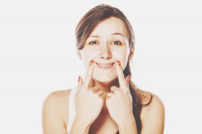 作り笑いは病気の可能性が2倍以上!?　頑張り過ぎな人が注意する4つのポイント