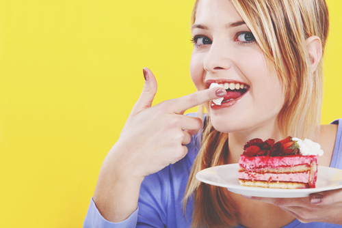 12星座【ダイエット続かない】ランキング　蠍座はデブ専彼のために黙々と食べる！