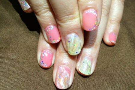 【マジカルネイル】ピンク×フェザーネイルで新しい恋を呼び込もう！