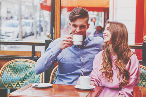 【モテ恋手相】感情線の始点部分がほうき状の人は、巧みな会話力でモテる人！