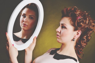 【心理テスト】“真実の鏡”のイメージでわかる愛され女子になる方法