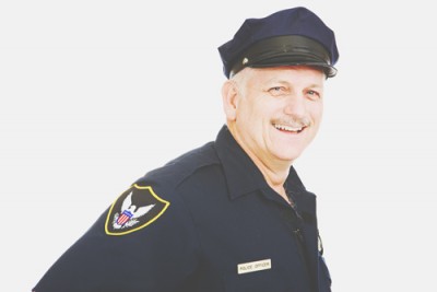 【心理テスト】警察官との接し方でわかる、心の奥に潜む黒い願望