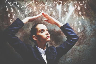 12星座【梅雨嫌い】ランキング　双子座はダイヤの乱れに立腹！