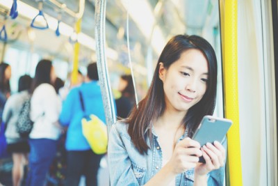 12星座【電車内での行動】あるある　射手座はスマホゲーム！