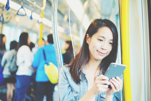 12星座【電車内での行動】あるある　射手座はスマホゲーム、魚座は人間観察！