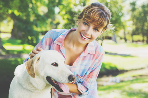 【心理テスト】犬がくわえていたものは……？　答えでわかる魅力をアップさせるイメチェン法