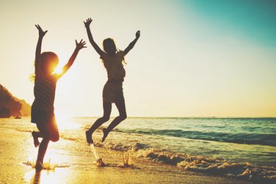 【8月の開運方位】ラッキー方位は「北」、海や水辺に訪れて運気を流れを変えよう！