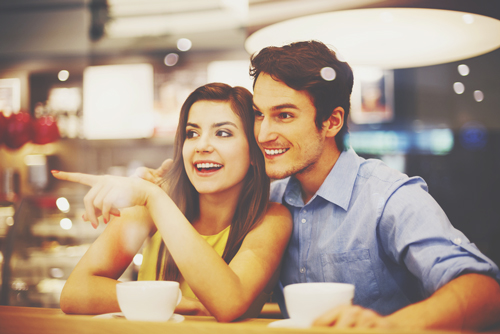 誕生日でわかる【好きな彼への愛情表現】運命数「8」の人はボディタッチが増える！