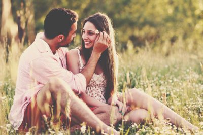 【言霊相性占い】「a」の女性×「i」の男性はロマンティックカップル！