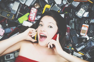 【心理テスト】携帯2台持ちの理由でわかる人を見る目