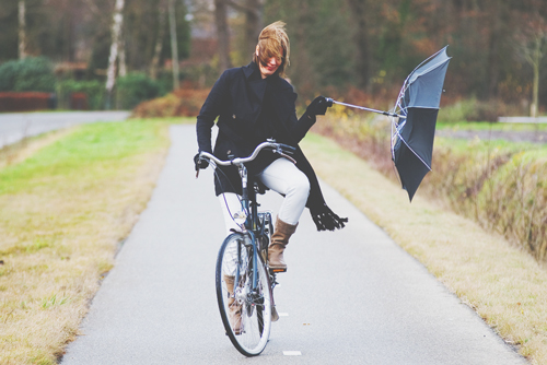 戦闘意欲がわかる【心理テスト】予定があるのに台風警報、どうする？