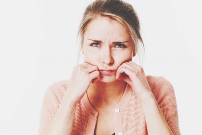 【血液型の頭の中】A型は人の評価と不平不満　嫌われたくないから文句は封印！