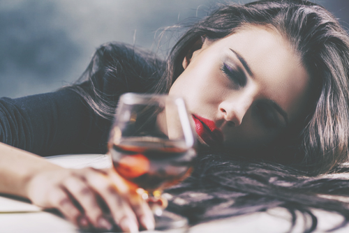 血液型【お酒を飲むと豹変】ランキング　AB型は上司に命令口調＆説教をする!?