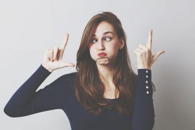 12星座【ギャグセンスなし】ランキング　蠍座は自虐ギャグが過ぎて痛い女に……