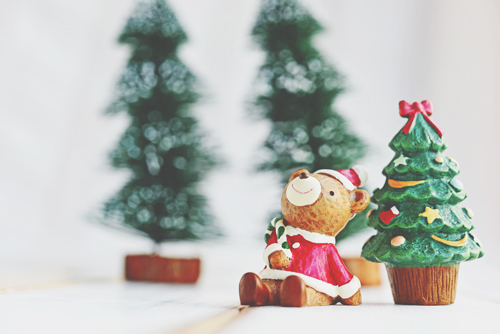 【12月のカラータロット占い】ラッキーカラーは「緑」、クリスマスツリーで金運アップ！